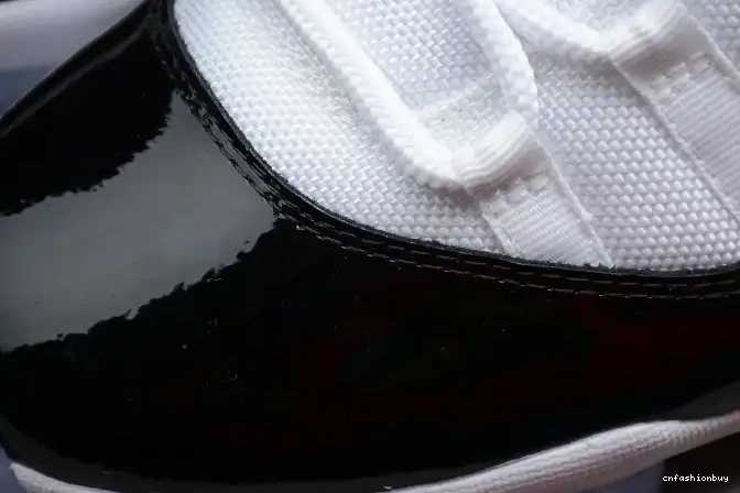 Low 528895-153 Black Air White mens 